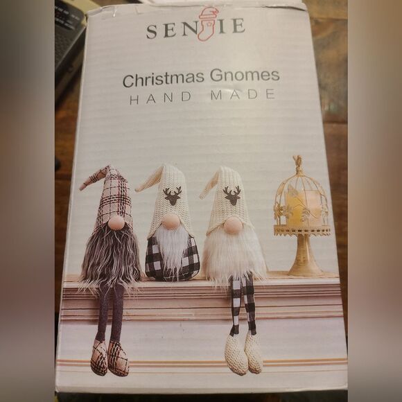 Senjie Hand Made Christmas Gnome - Picture 3 of 6